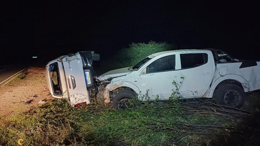 PRF atende acidente com capotamento no entroncamento da BR-230 com a BR-110, em Patos (PB)